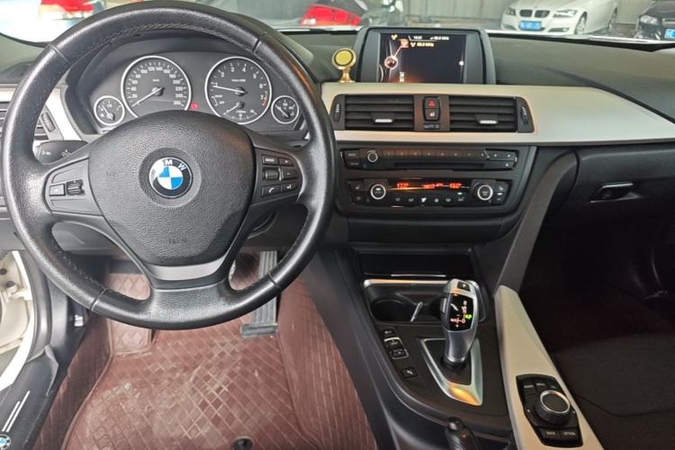 Used BMW 3 Series 2015 320i Fashion Model Center Console
