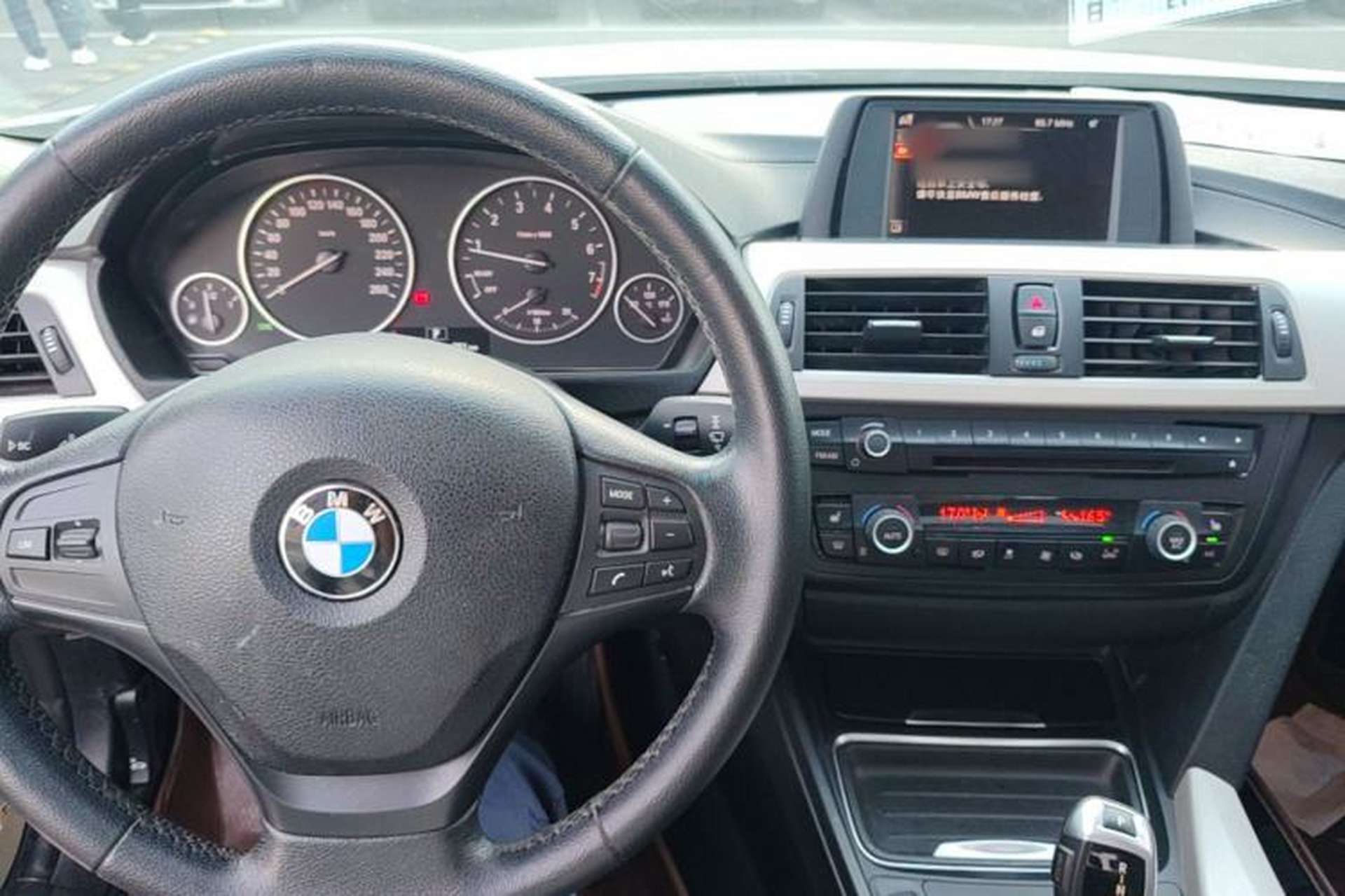 Used BMW 3 Series 2015 320Li Fashion Model Center Console