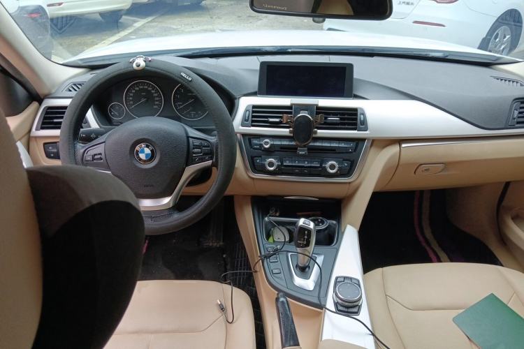 Used BMW 3 Series 2015 316Li Fashion Model Center Console