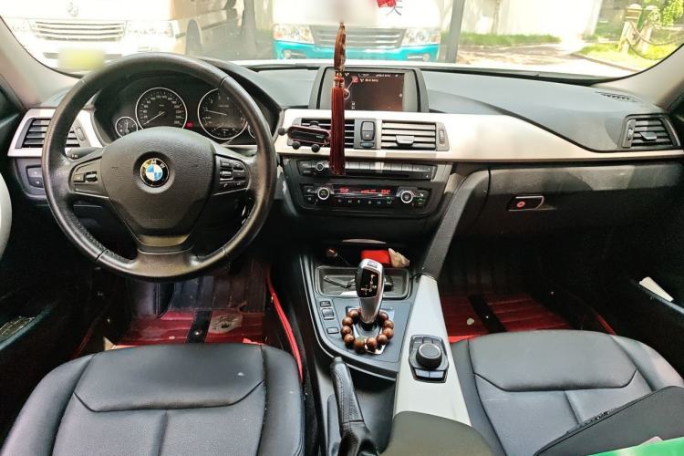 Used BMW 3 Series 2015 320i Luxury Line Stylish Edition Center Console