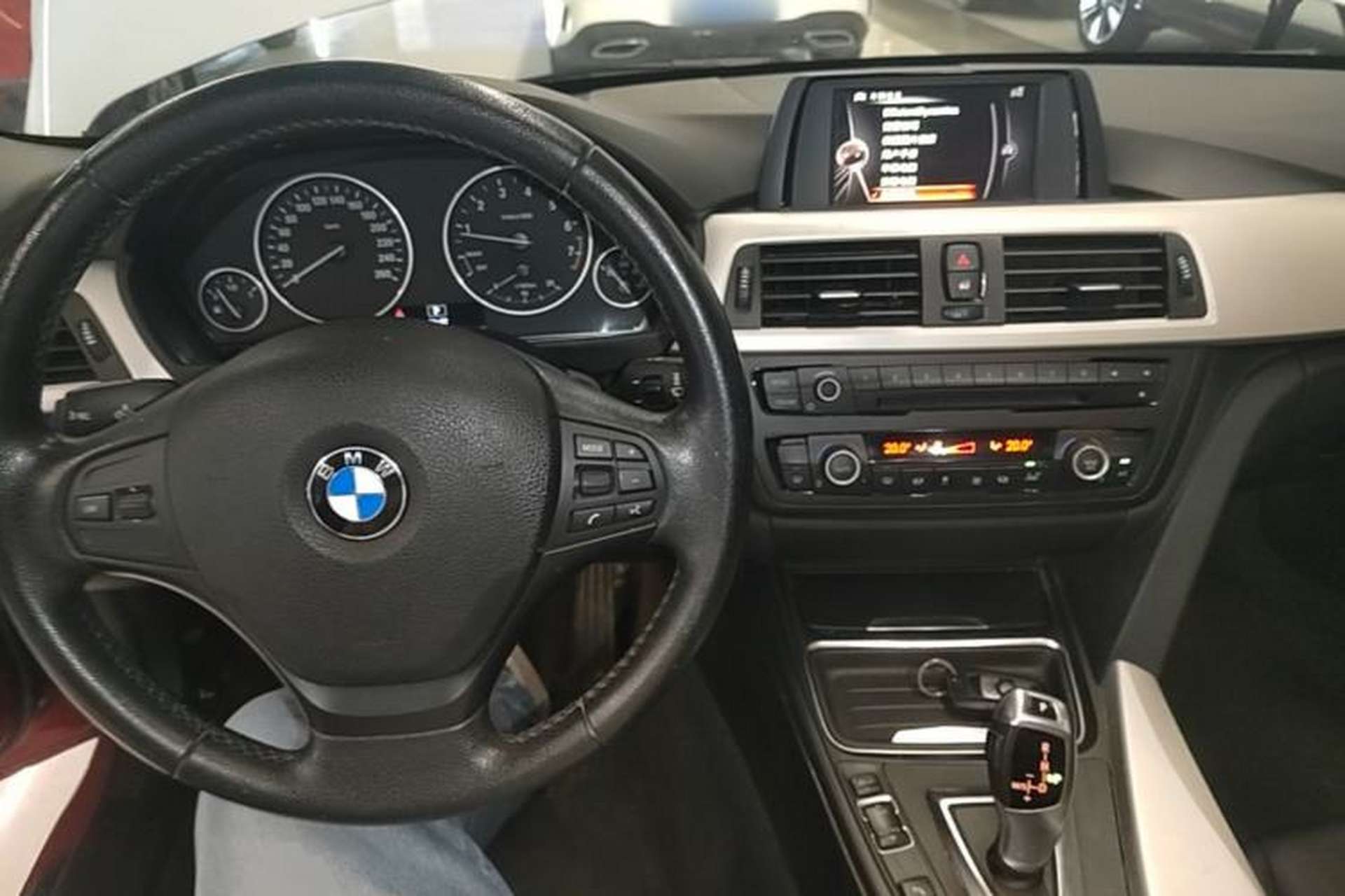 Used BMW 3 Series 2015 320Li Luxury Edition Fashion Model Center Console
