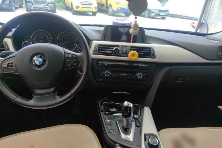 Used BMW 3 Series 2015 320Li Fashion Model Center Console