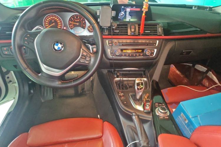 Used BMW 3 Series 2015 320i Luxury Edition Sports Design Package Center Console