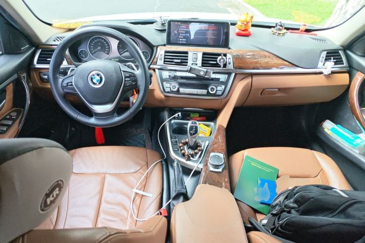 Used BMW 3 Series 2015 320Li Luxury Design Package Center Console