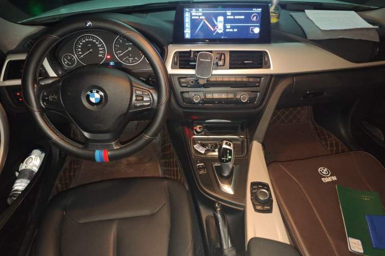 Used BMW 3 Series 2015 316i Active Edition Center Console