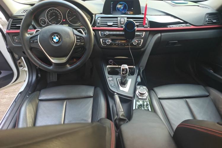 Used BMW 3 Series 2015 320i Sport Design Package Center Console