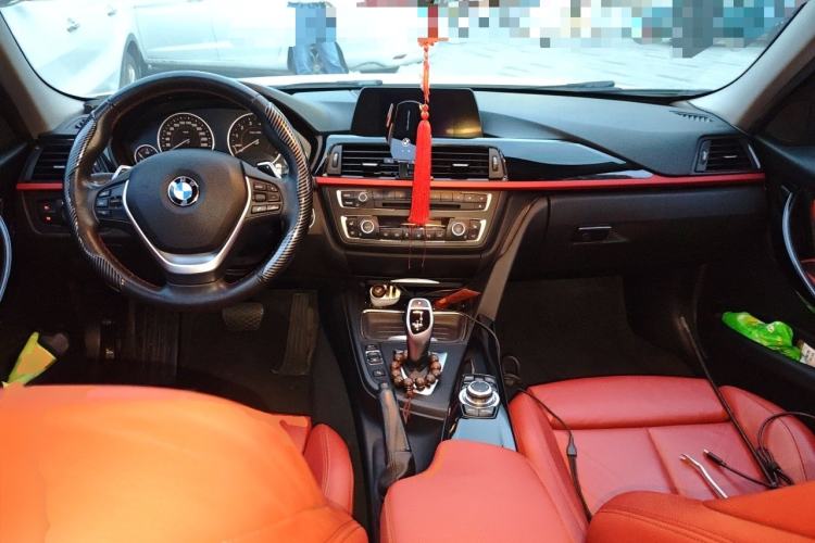 Used BMW 3 Series 2015 320i Luxury Edition Sports Design Package Center Console