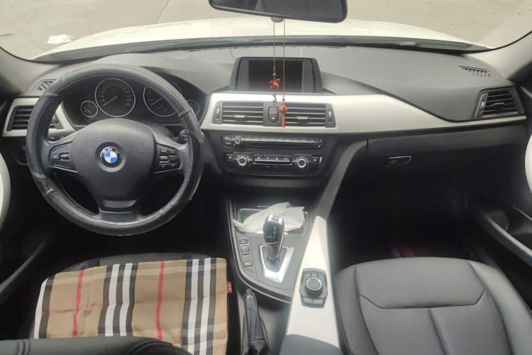 Used BMW 3 Series 2015 316Li Fashion Model Center Console