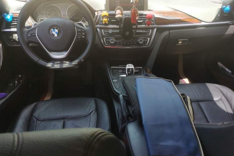Used BMW 3 Series 2015 320Li Luxury Design Package Center Console