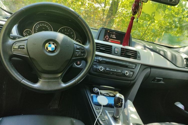 Used BMW 3 Series 2015 316Li Fashion Model Center Console