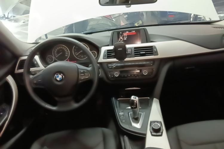 Used BMW 3 Series 2015 320Li Fashion Model Center Console