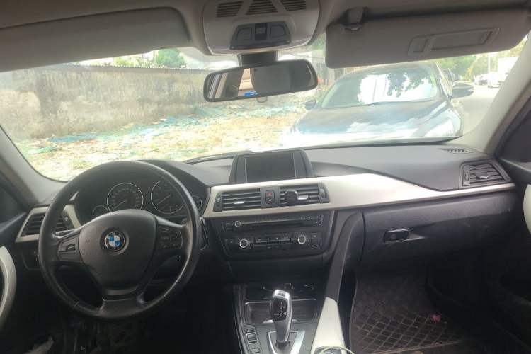 Used BMW 3 Series 2015 316Li Fashion Model Center Console