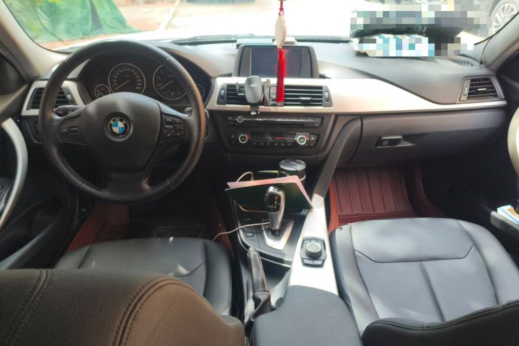 Used BMW 3 Series 2015 320i Luxury Line Stylish Edition Center Console