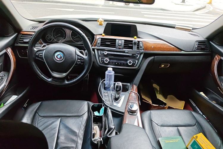 Used BMW 3 Series 2015 320Li Luxury Design Package Center Console