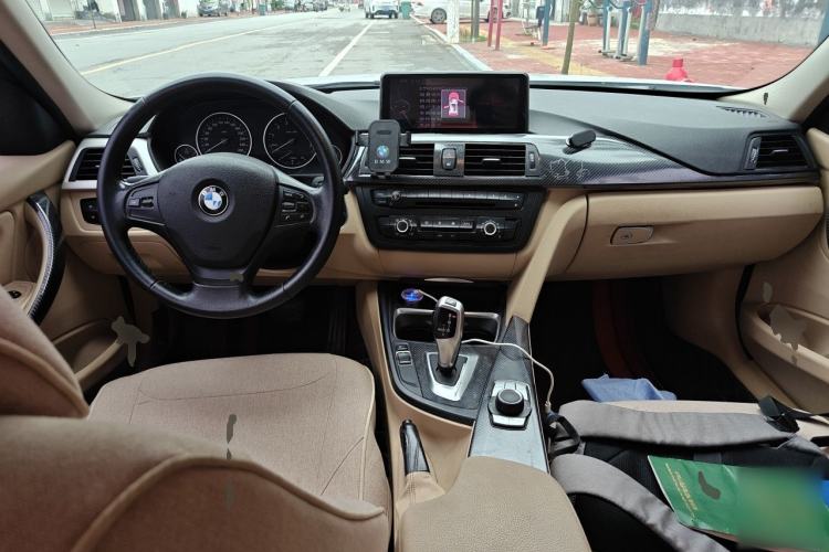 Used BMW 3 Series 2015 316i Active Edition Center Console