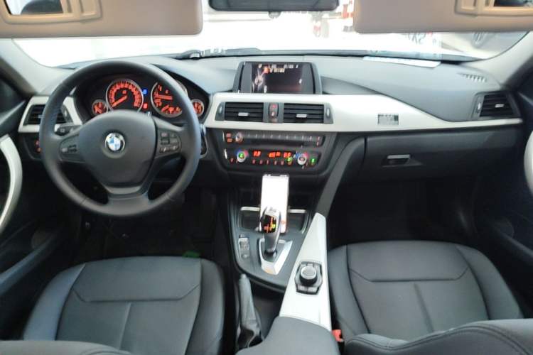 Used BMW 3 Series 2015 320Li Luxury Edition Fashion Model Center Console