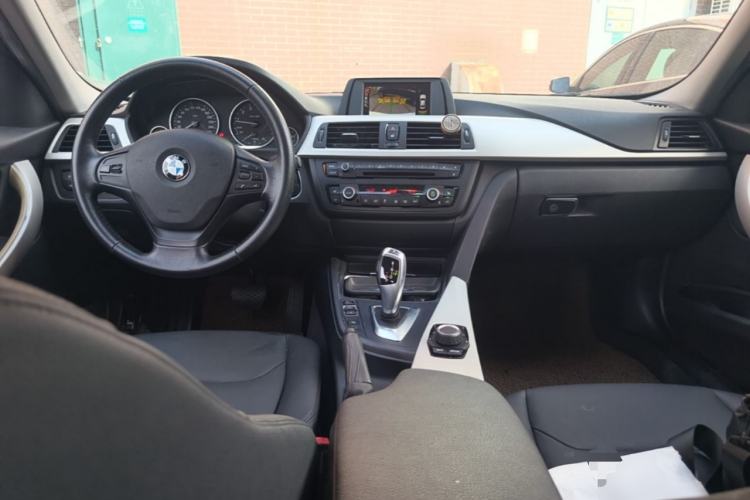Used BMW 3 Series 2015 320i Luxury Line Stylish Edition Center Console