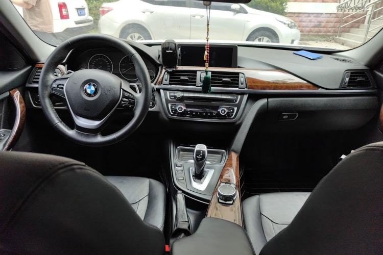 Used BMW 3 Series 2015 320Li Luxury Design Package Center Console