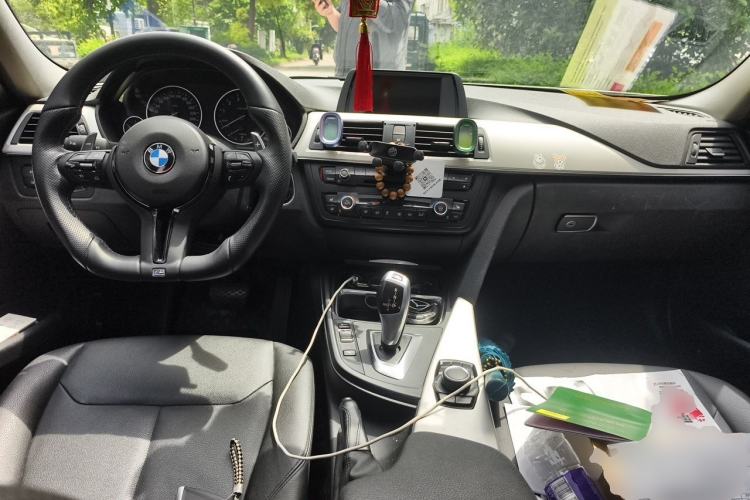 Used BMW 3 Series 2015 320i Luxury Line Stylish Edition Center Console