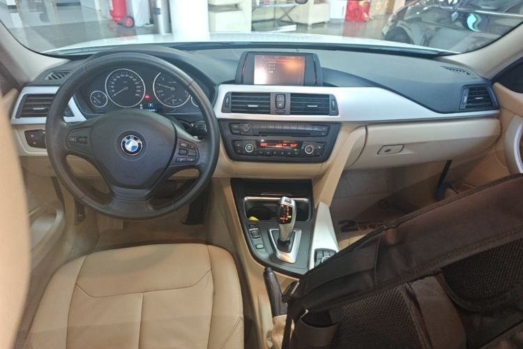 Used BMW 3 Series 2015 320i Fashion Model Center Console