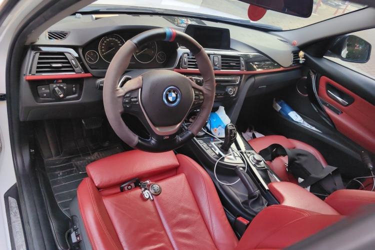 Used BMW 3 Series 2015 320i Luxury Edition Sports Design Package Center Console