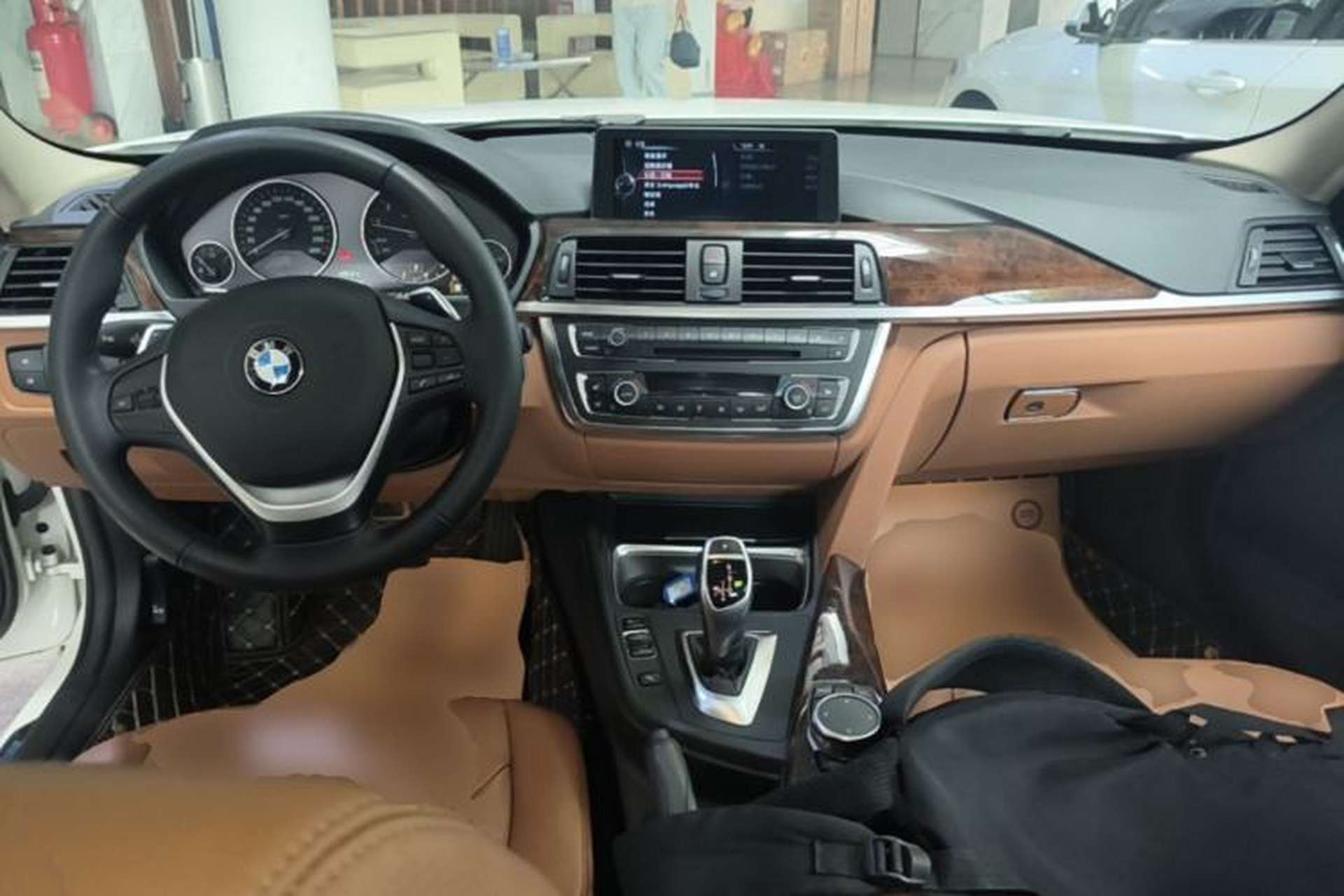 Used BMW 3 Series 2015 320Li Luxury Design Package Center Console