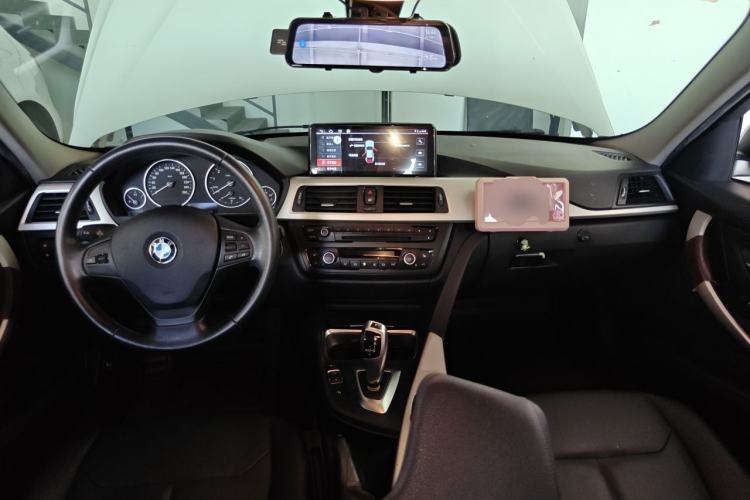 Used BMW 3 Series 2015 320i Fashion Model Center Console