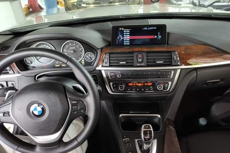 Used BMW 3 Series 2015 320Li Luxury Design Package Premium Edition Center Console