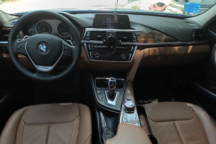 Used BMW 3 Series 2015 320Li Luxury Design Package Center Console