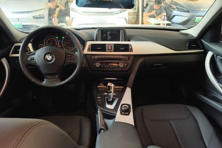 Used BMW 3 Series 2015 320i Fashion Model Center Console