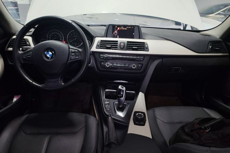 Used BMW 3 Series 2015 316Li Fashion Model Center Console