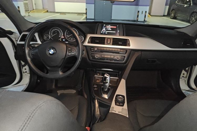 Used BMW 3 Series 2015 316i Active Edition Center Console
