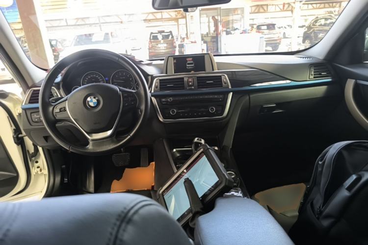 Used BMW 3 Series 2015 320Li Luxury Edition Fashion Model Center Console