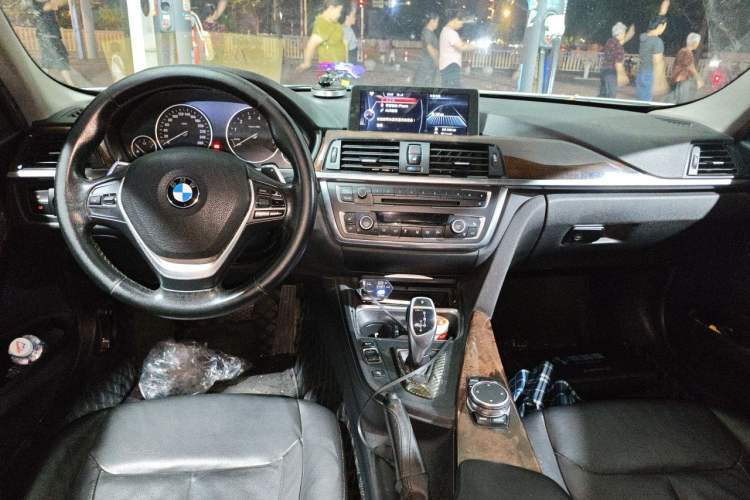 Used BMW 3 Series 2015 320Li Luxury Design Package Center Console