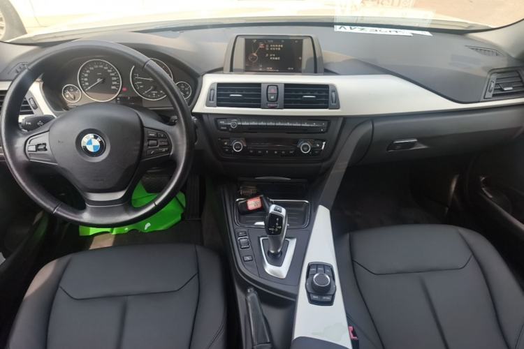 Used BMW 3 Series 2015 320i Luxury Line Stylish Edition Center Console