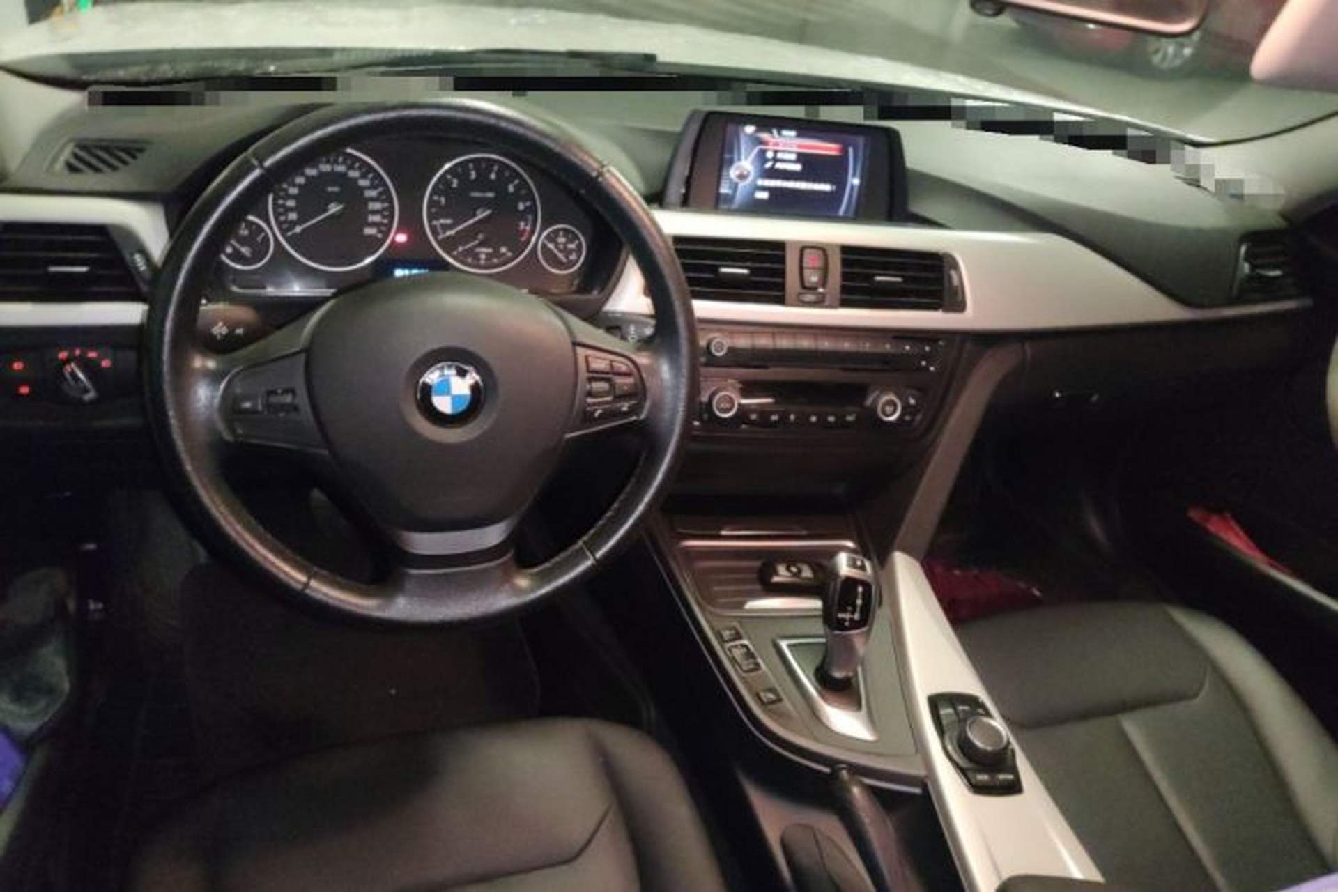 Used BMW 3 Series 2015 320i Luxury Line Stylish Edition Center Console