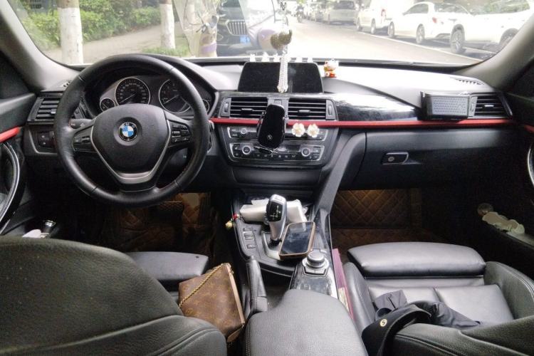Used BMW 3 Series 2015 320i Sport Design Package Center Console