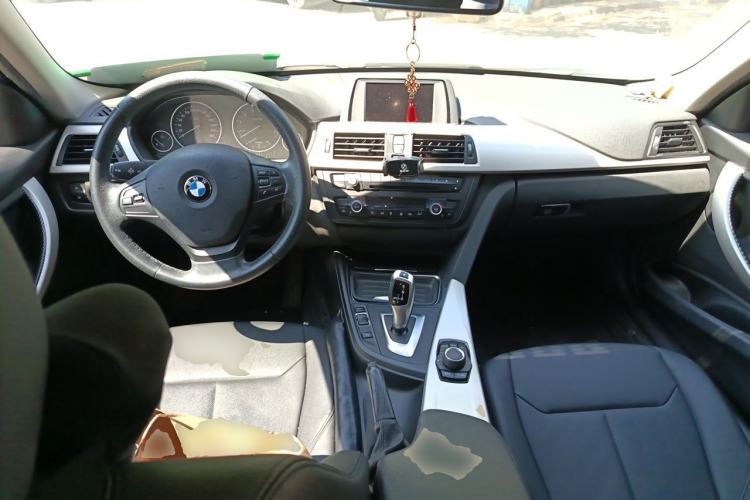 Used BMW 3 Series 2015 320i Fashion Model Center Console