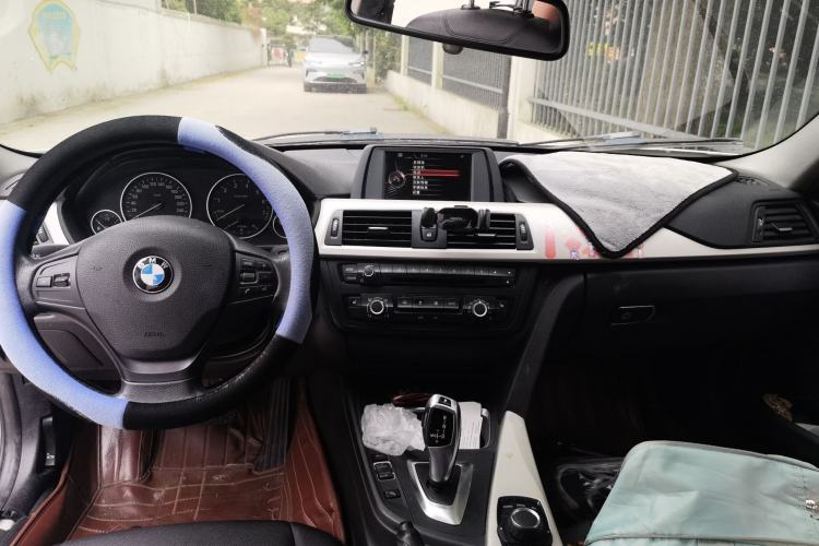 Used BMW 3 Series 2015 316Li Fashion Model Center Console