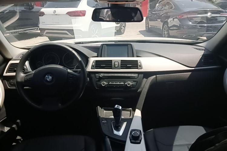 Used BMW 3 Series 2015 316i Active Edition Center Console