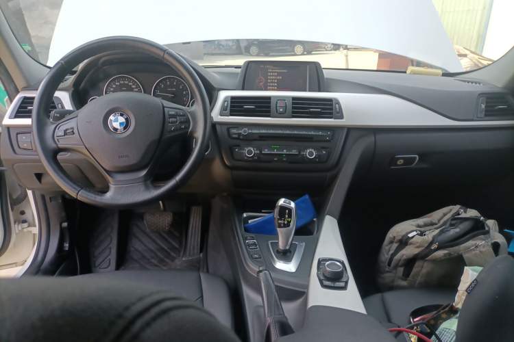 Used BMW 3 Series 2015 316Li Fashion Model Center Console