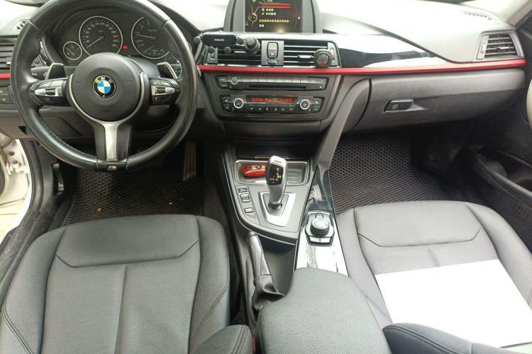 Used BMW 3 Series 2015 320i Fashion Model Center Console
