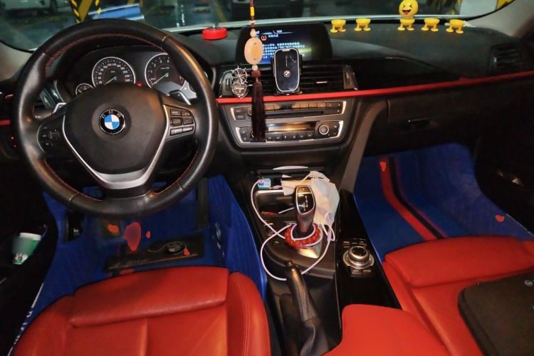 Used BMW 3 Series 2015 320i Luxury Edition Sports Design Package Center Console
