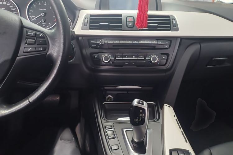 Used BMW 3 Series 2015 316Li Fashion Model Center Console