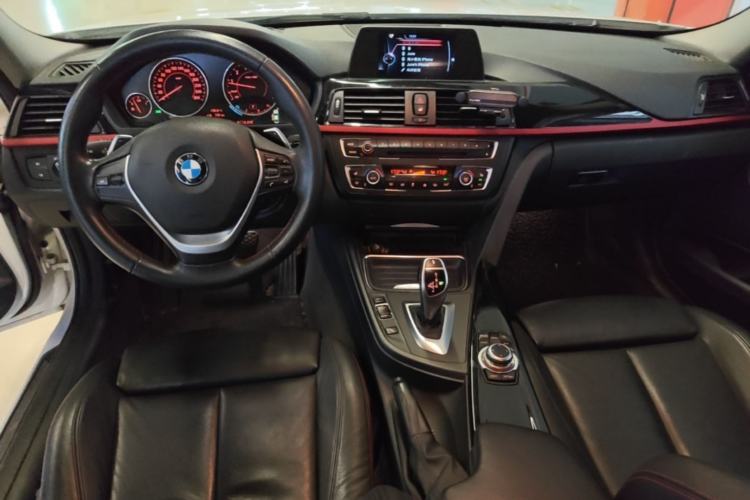 Used BMW 3 Series 2015 320i Sport Design Package Center Console