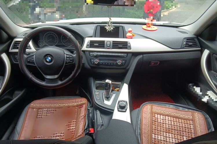 Used BMW 3 Series 2015 320i Luxury Edition Sports Design Package Center Console