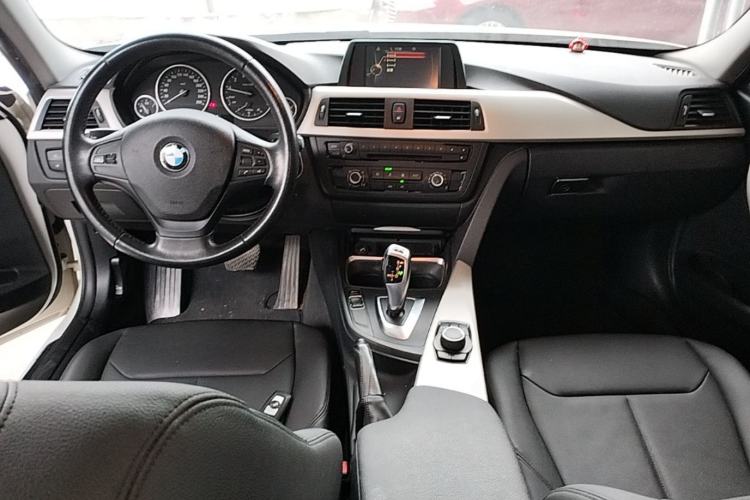 Used BMW 3 Series 2015 316i Active Edition Center Console