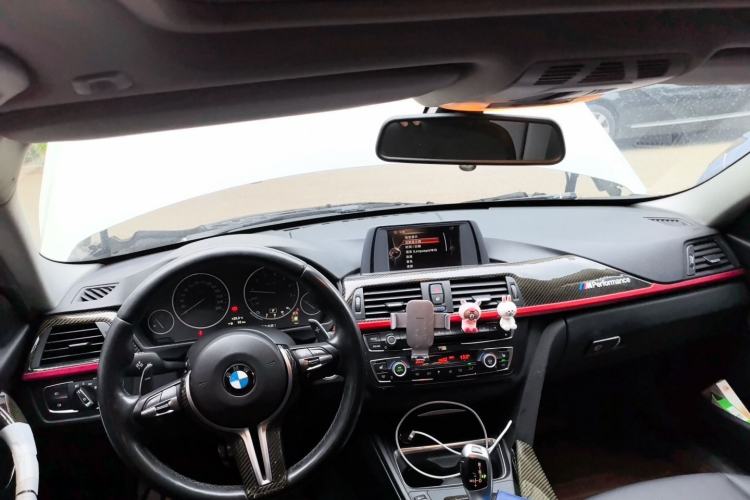 Used BMW 3 Series 2015 320i Luxury Line Stylish Edition Center Console