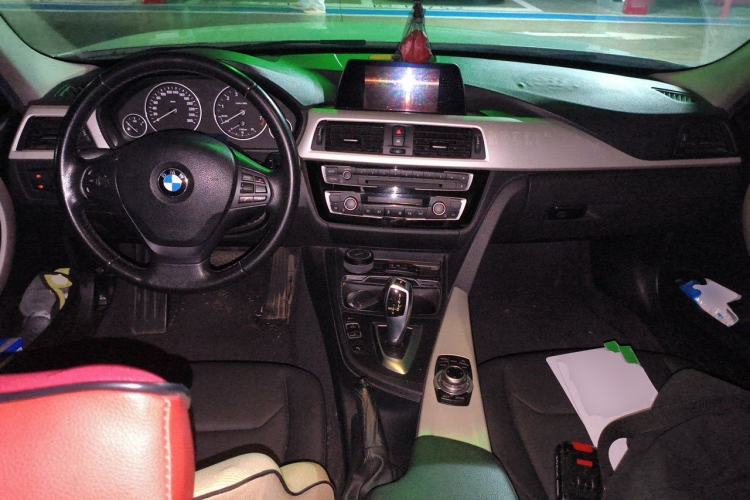 Used BMW 3 Series 2015 320Li Fashion Model Center Console