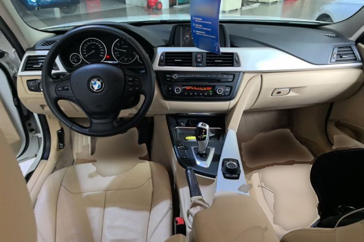 Used BMW 3 Series 2015 320i Fashion Model Center Console